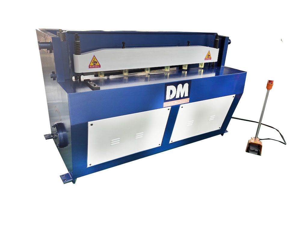 Электромеханическая гильотина Q11-3x1300 Электромеханическая гильотина Q11-3x1300