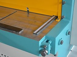 Электромеханические гильотины редукторные ERGM 1320x2,5